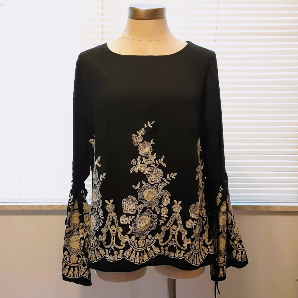 Maurice's Bell Sleeve Floral Detail Border Blouse